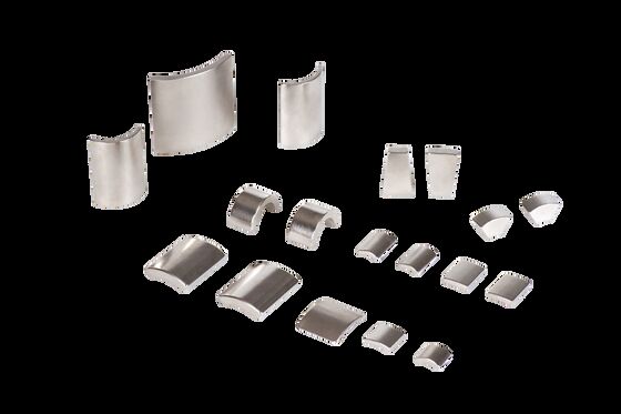 Buen precio Imanes de arco de neodimio Componentes magnéticos Coercitividad 12-35 KOe en línea